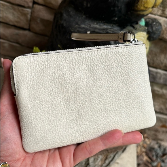Authentic COACH pebbled leather zip top wristlet - Picture 4 of 11